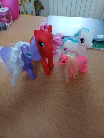 Lot 4 poneys