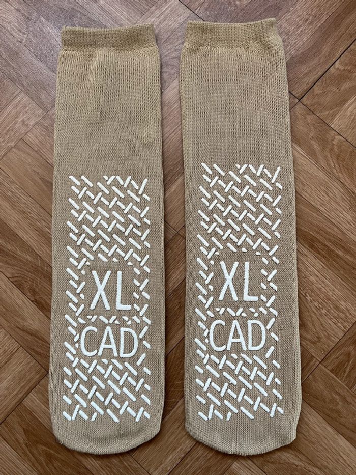 Paire de chaussettes anti dérapante XL (NEUF)