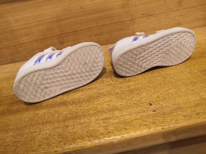 Basket adidas  taille 23 - photo numéro 5