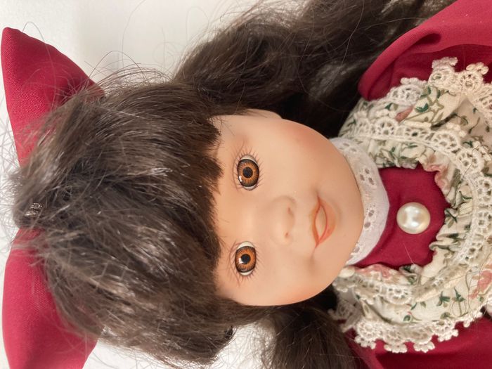poupée en porcelaine - photo numéro 2