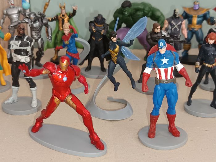 Lot de 20 figurines Marvel Disneyland - photo numéro 2