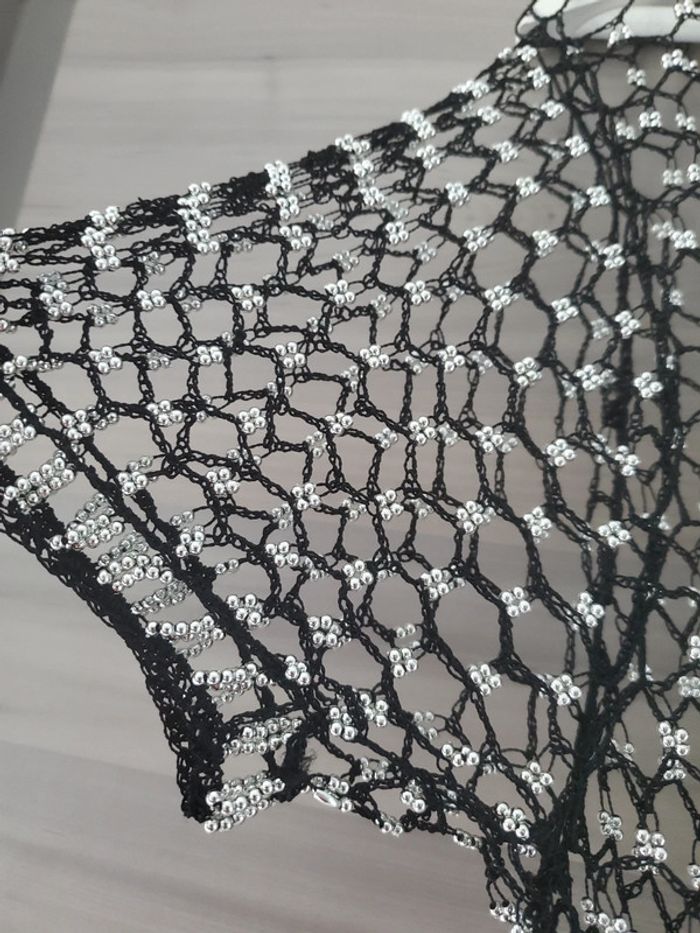 Top crocheté avec perles argentées - photo numéro 3