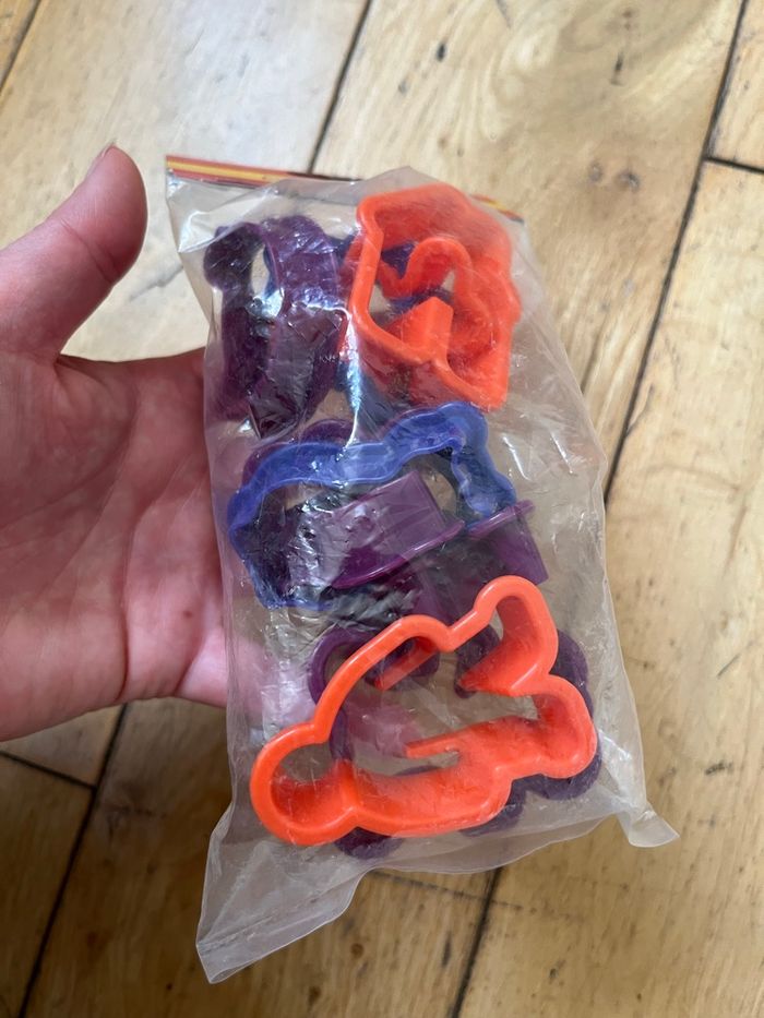 Lot de 10 emportes pièces colorés  Cuisine magique - photo numéro 4