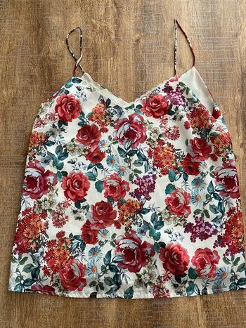 Debardeur fleuri taille 38 Stradivarius