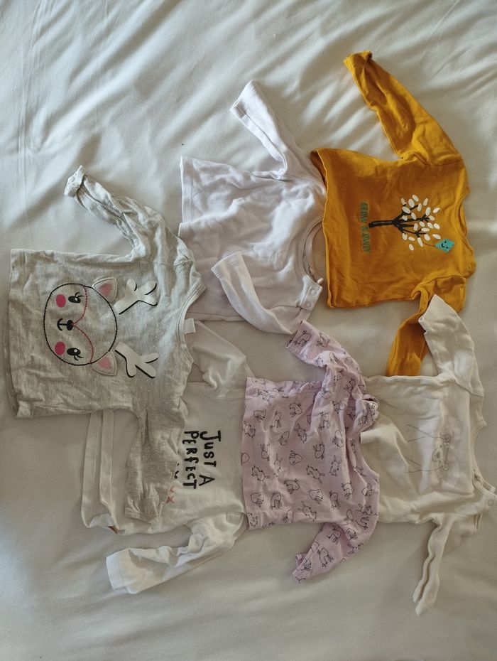 Gros lot vêtements fille 1 mois - photo numéro 3