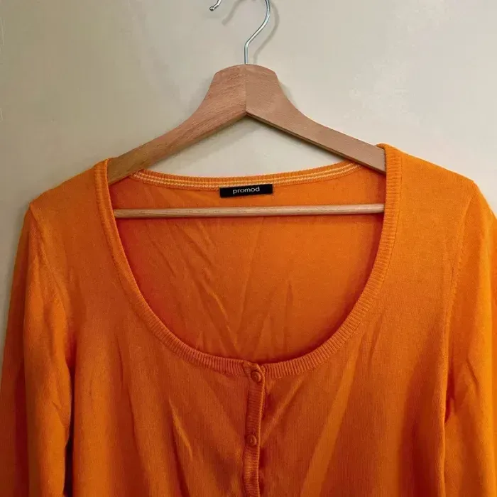 Gilet fin orange Promod T38-40, col rond, manches 3/4, maille légère boutonnée V030 - photo numéro 3