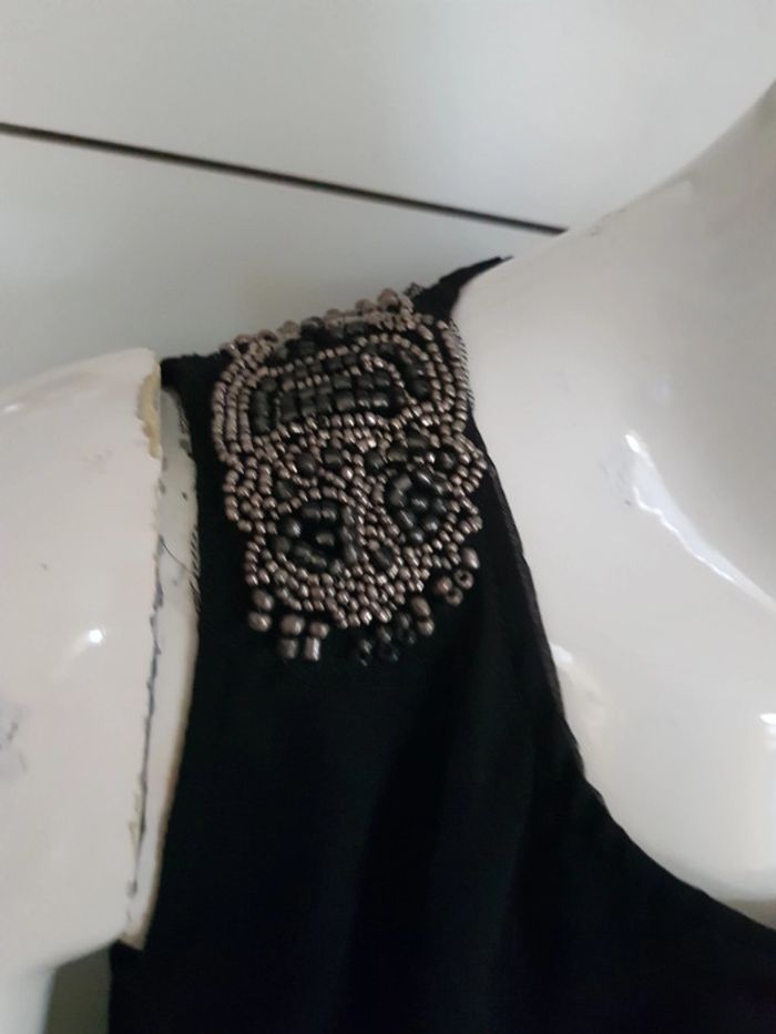 Robe en voile doublée, détail perlé - photo numéro 4