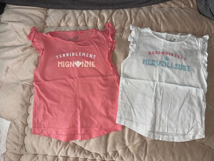 Lot 2 tee shirt taille 4 ans