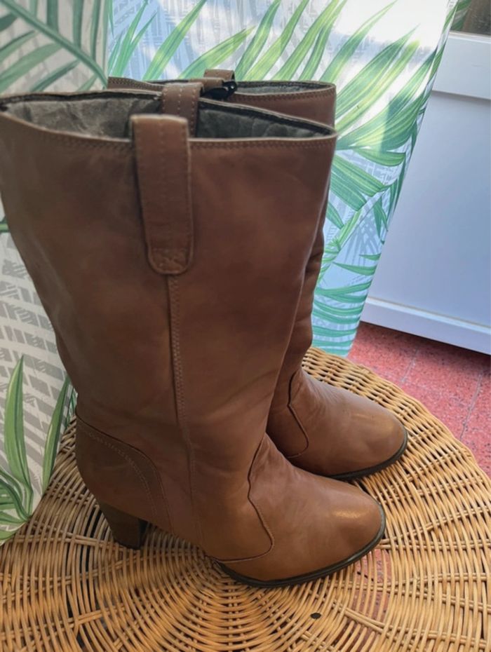 Magnifiques bottes lauréana alliant élégance et modernité.