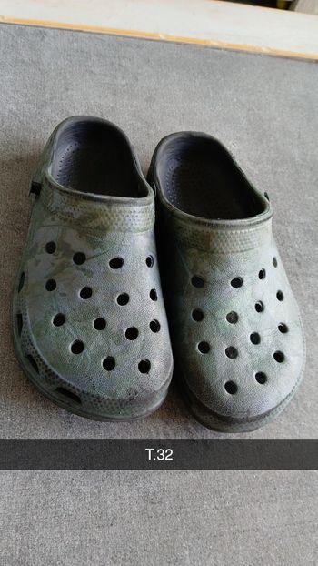Crocs T32