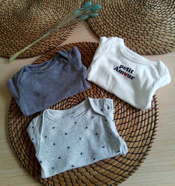 Lot 3 bodies imprimés manches longues Kiabi taille 3 mois