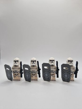 Figurines type lego 4 clones de première génération avec boucliers star wars