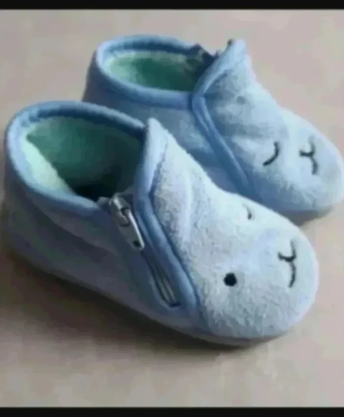 paire de chaussons montants à fermetures pointure 20 bleu Très bon état Tissaia - photo numéro 2