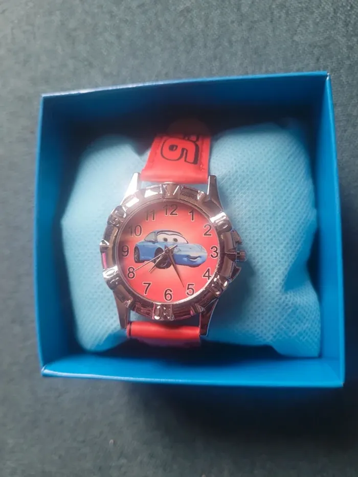 🎁 Montre Cars Lightning McQueen, Le cadeau turbo pour Noël ! 🚗 - photo numéro 4
