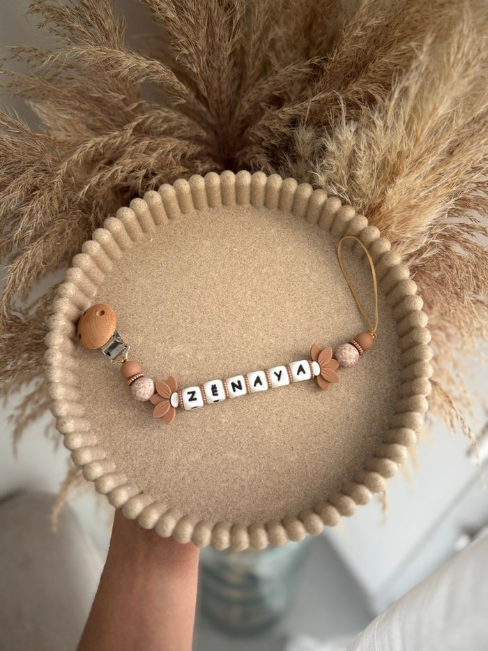 Attache tétine personnalisée