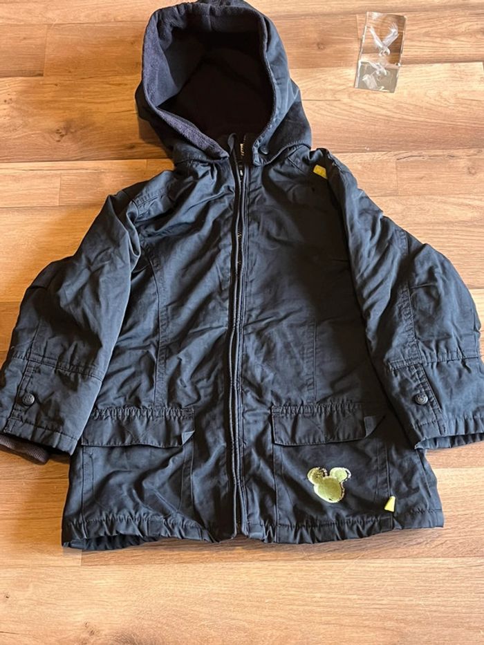 Je vend un manteau enfant garçon 4 ans très bon état
