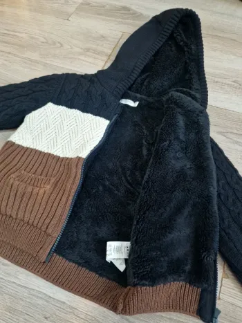 Gilet garçon 4 ans doublé – très bon état