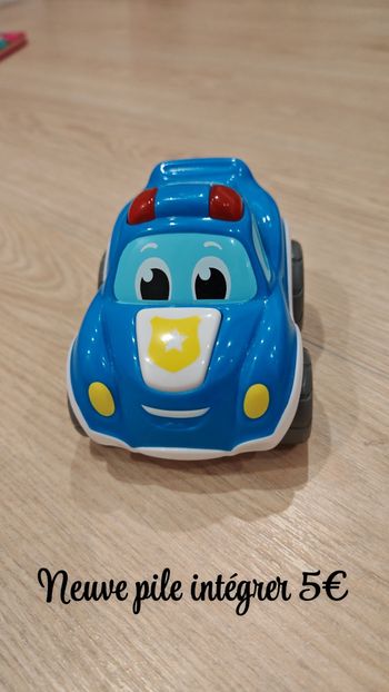 Voiture de police clementoni neuve