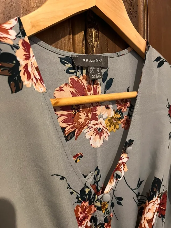 Chic & Romantique – Chemisier Fleuri avec Détail Nouable - photo numéro 5