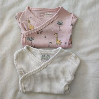 Lot 2 bodies Kiabi 0 mois naissance croisés coton