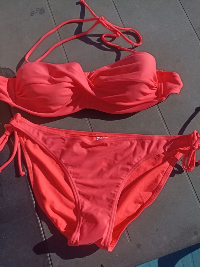 Maillot deux pièces rouge taille 42