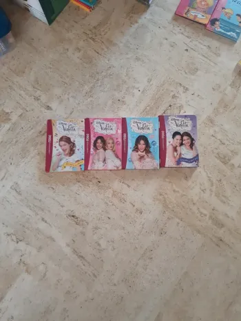 Lot de 4 livres Violetta