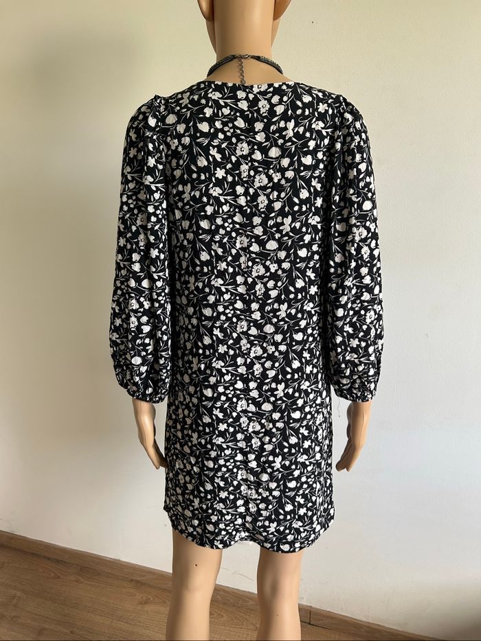 Robe noire et blanche avec manches 3/4 Naf Naf taille 38 TBE - photo numéro 5