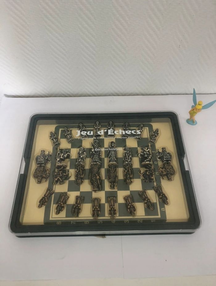 Jeu d'échecs figurines chinoises façon ivoire