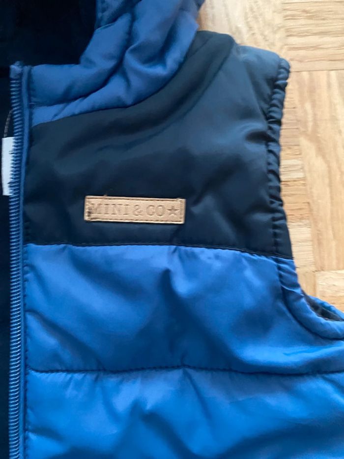 Manteau / doudoune chaude sans manches avec capuche - 3 ans - Kiabi - TBE - photo numéro 4