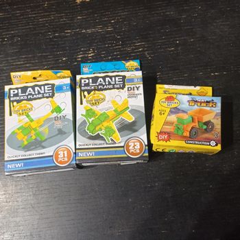 Lot de 3 petits véhicules à monter