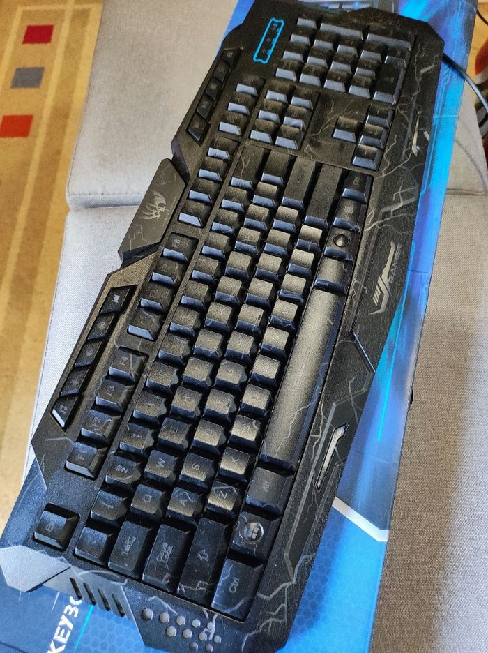 Clavier Gamer rétro lumineux 3 couleurs. CM030. Sans souris - photo numéro 2