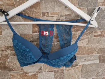 1 soutien-gorge bleu taille 85 B