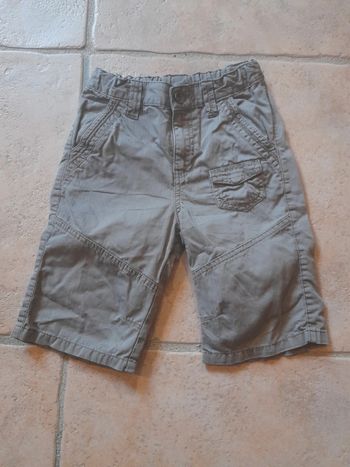 Short kaki/gris NKY 8 ans
