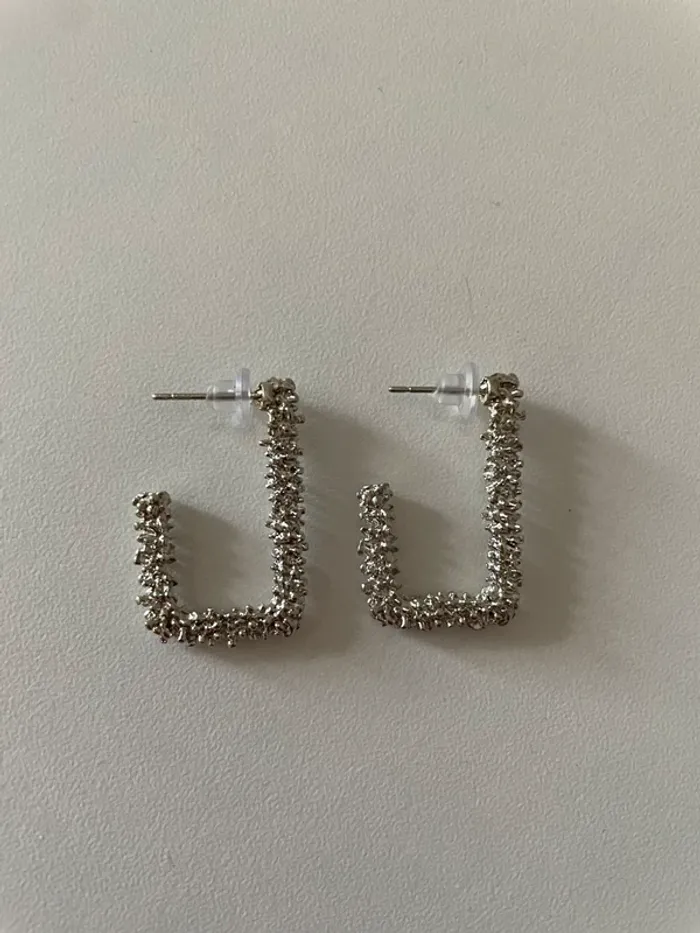 Boucle d’oreille argenté du groupe MaxMara - photo numéro 2