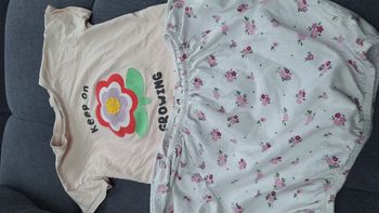 Lot de 2 hauts fleurs  6 ans