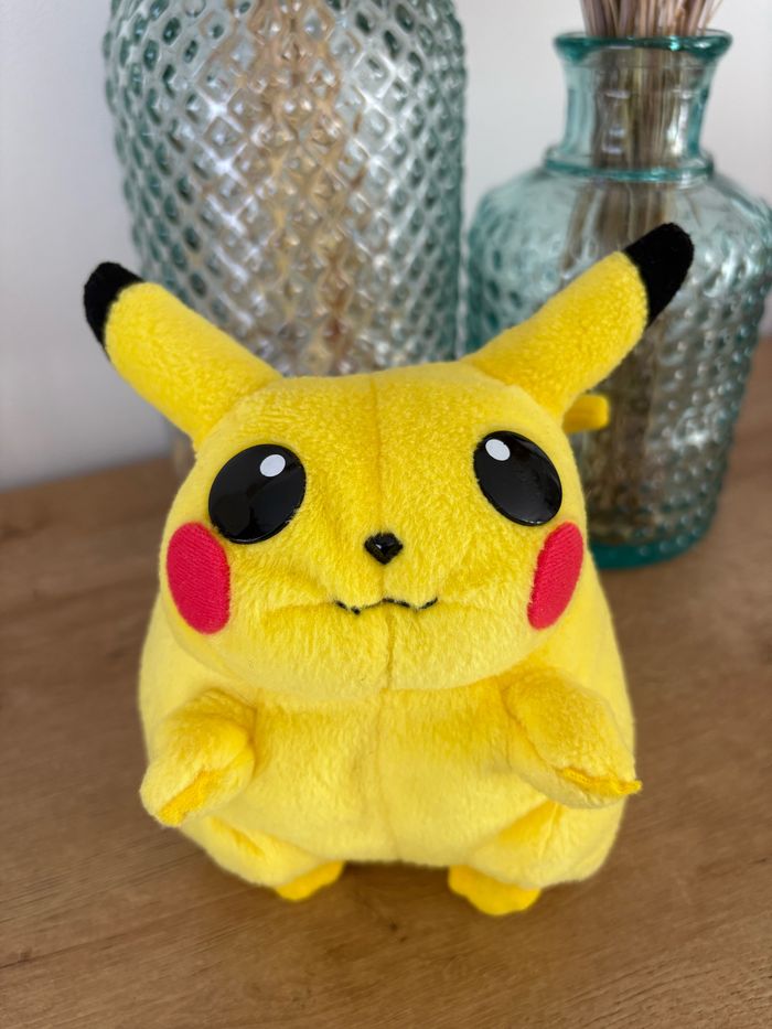 Peluche vintage Pikachu Pokémon - photo numéro 2