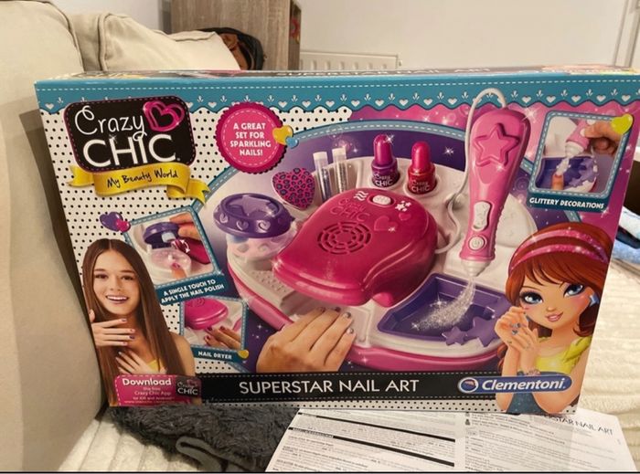 Crazy chic - superstar nail art