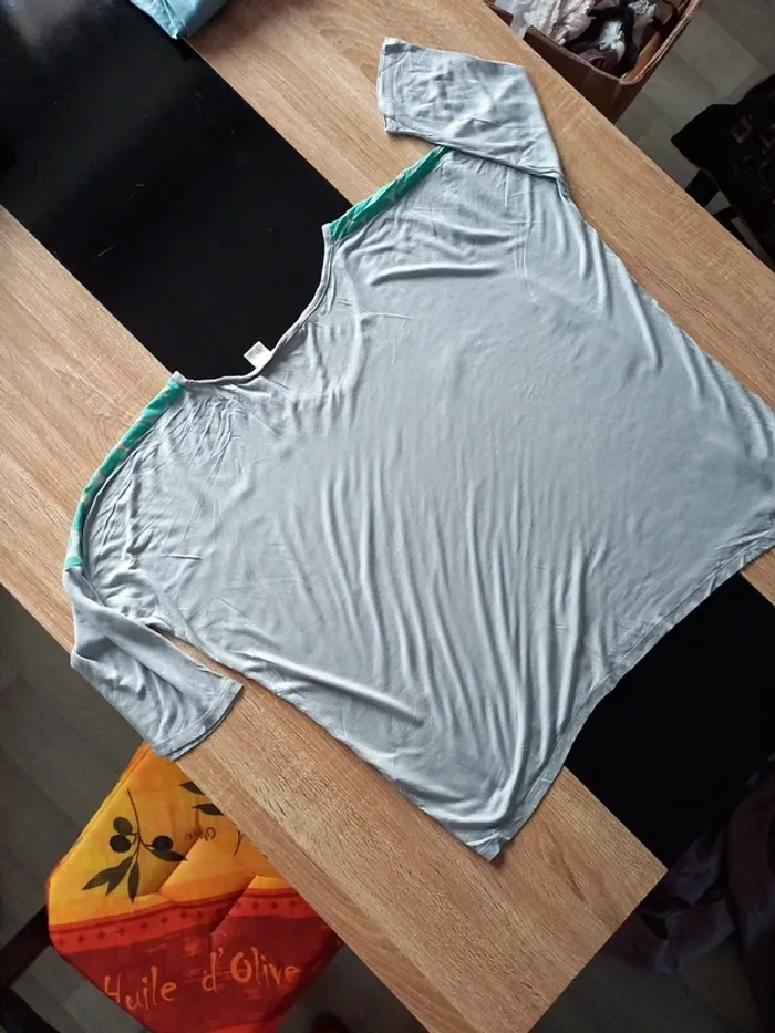 Tee-shirt femme T.46/48 - photo numéro 6