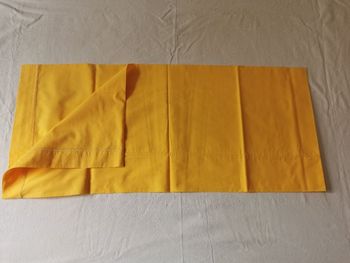 Taie de traversin jaune vif