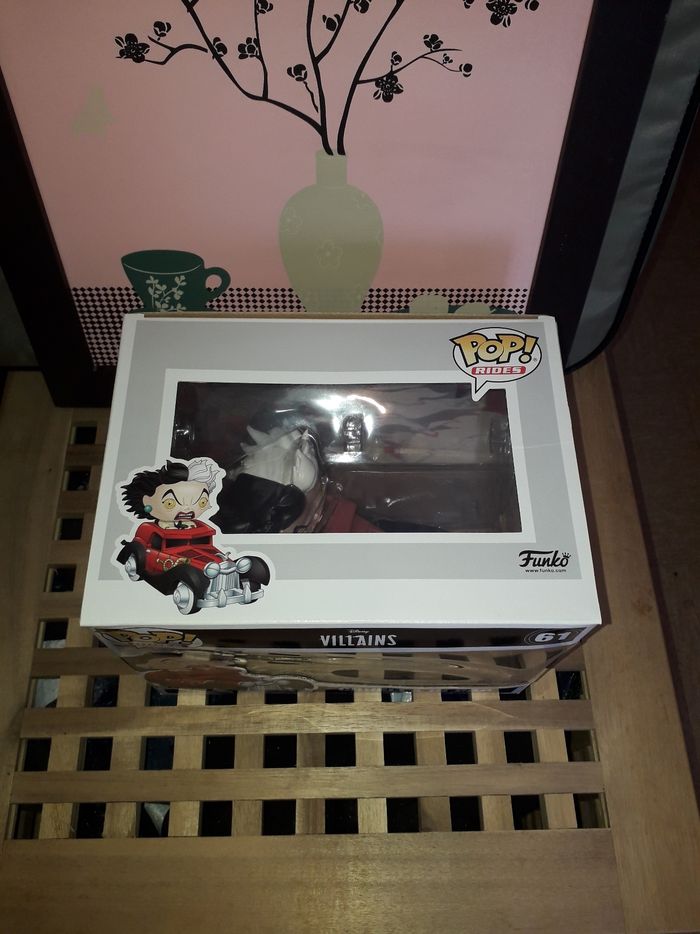Funko Pop Rides numéro 61
Cruella d'Enfer Cruella de Vil in car 
Les 101 Dalmatiens Villains in car Disney  Special Edition - photo numéro 9