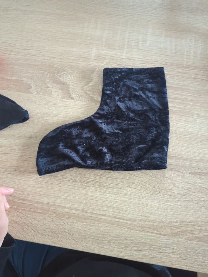 Paire de protège patins pour tenue rouge et noire - photo numéro 2