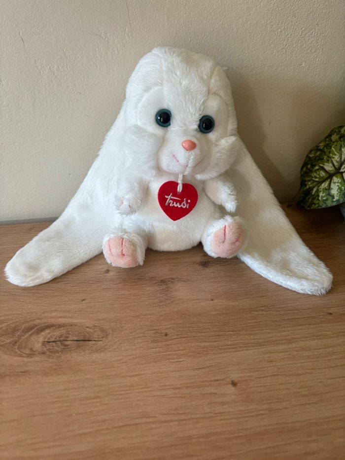 Doudou peluche lapin blanc grandes oreilles médaillon rouge trudi - photo numéro 2