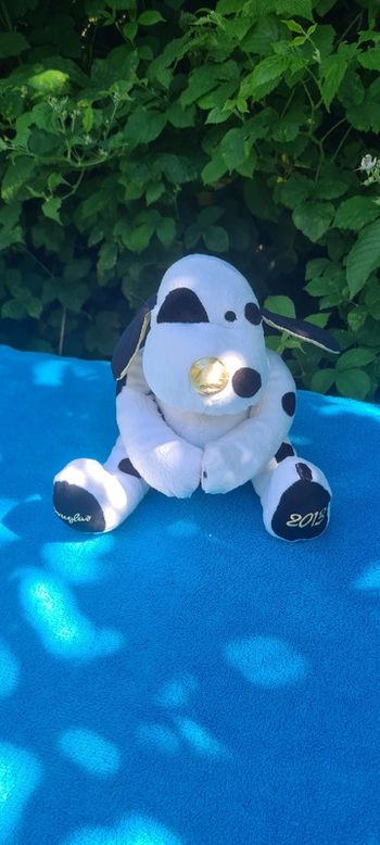 Chien peluche doudou blanc noir et doré Douglas 2013