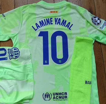 KIT FOOTBALL ENFANT taille 8 ans Maillot BARCELONE vert Away (-2025-patchs-)