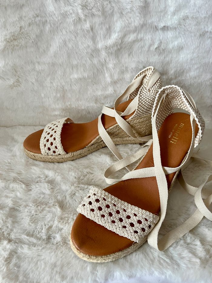 Chaussures, sandales compensées écrues Minelli pointure 41 talons 9 cm - photo numéro 2