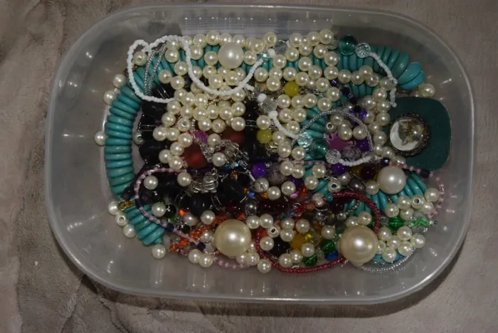 Lot de perles en vrac et autre