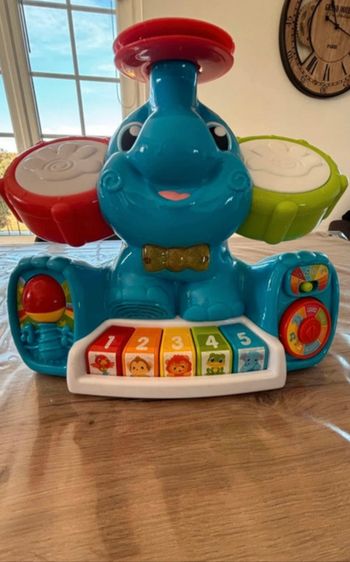 Elephant musical clementoni