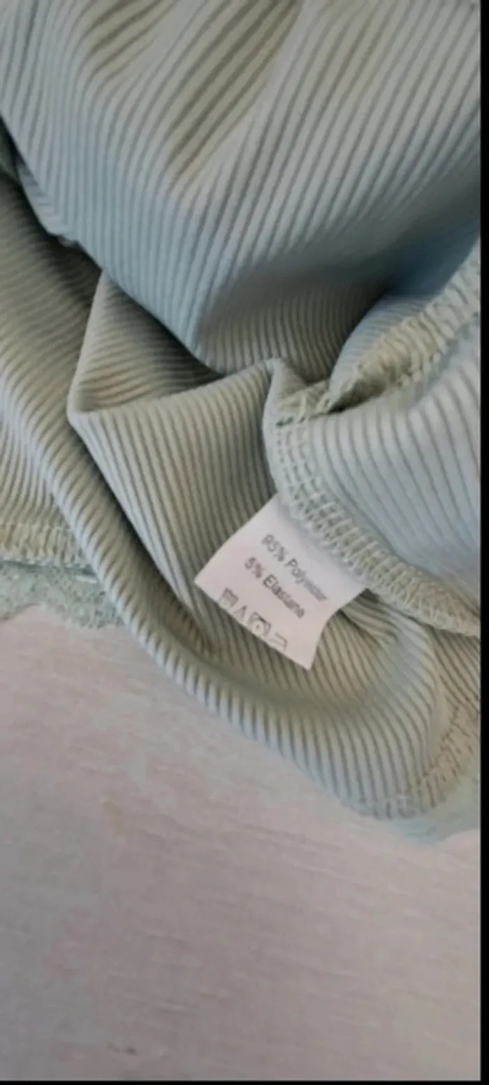 Crop top Shein - taille M - dentelle - vert - cache-coeur - photo numéro 4