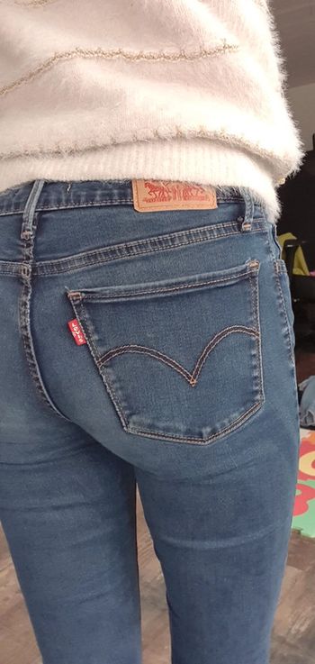 Jean Levi's 710 super skinny w26 l30  taille 34 en très bon état