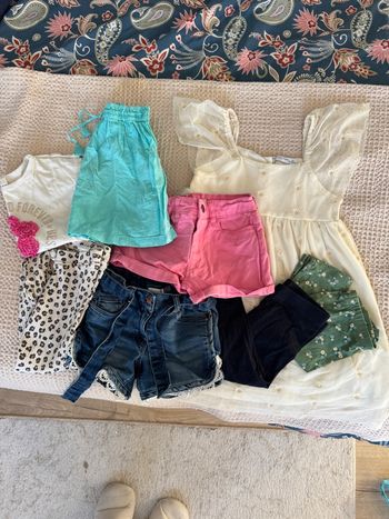 Lot de vêtements fille taille 4 ans 